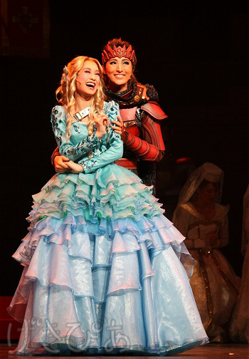 月組新トップ珠城りょう、カリスマ性を絶賛される！――宝塚歌劇月組公演