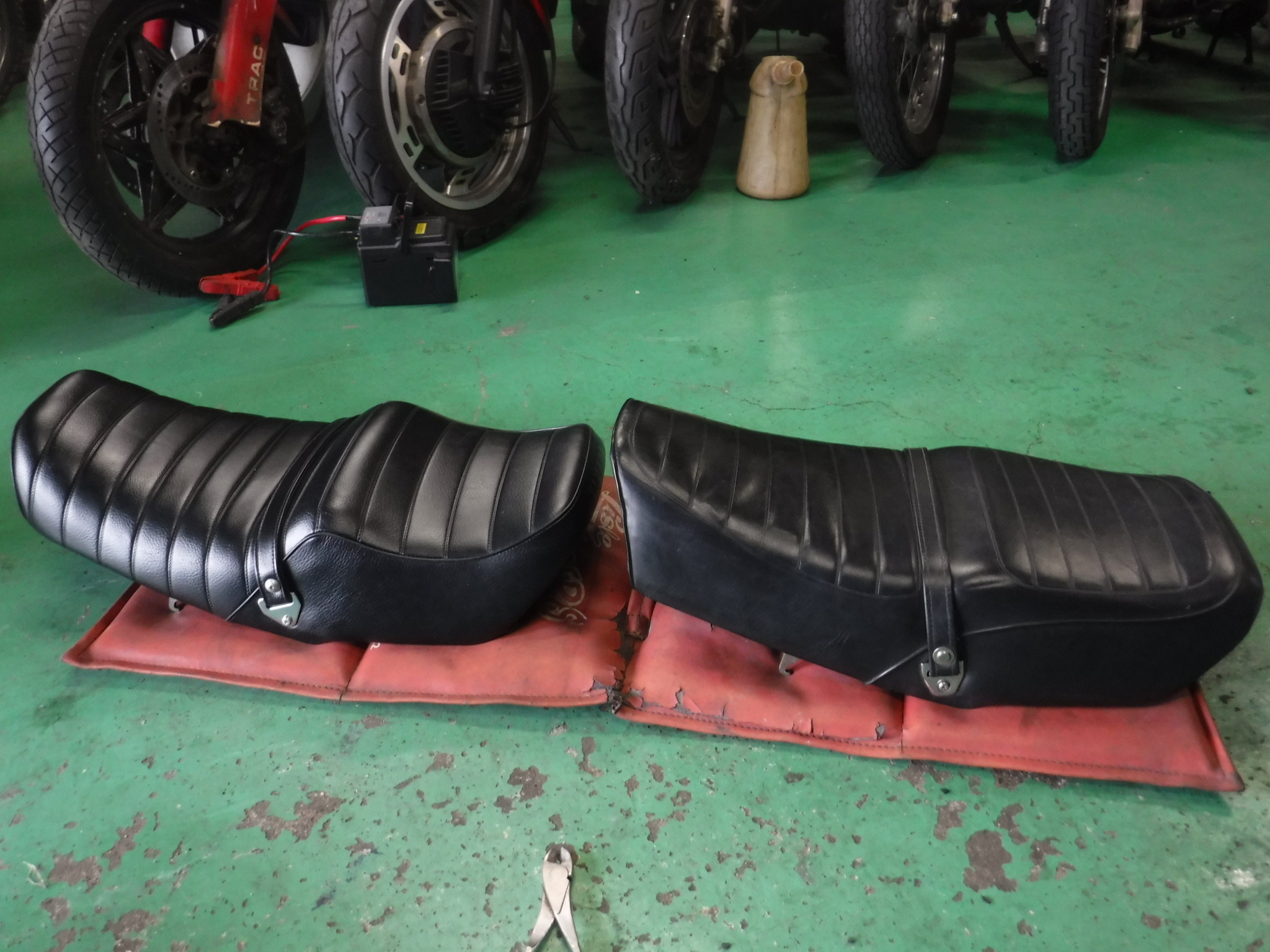 XJ400のシートアンコ抜き依頼: レストアくんのブログ