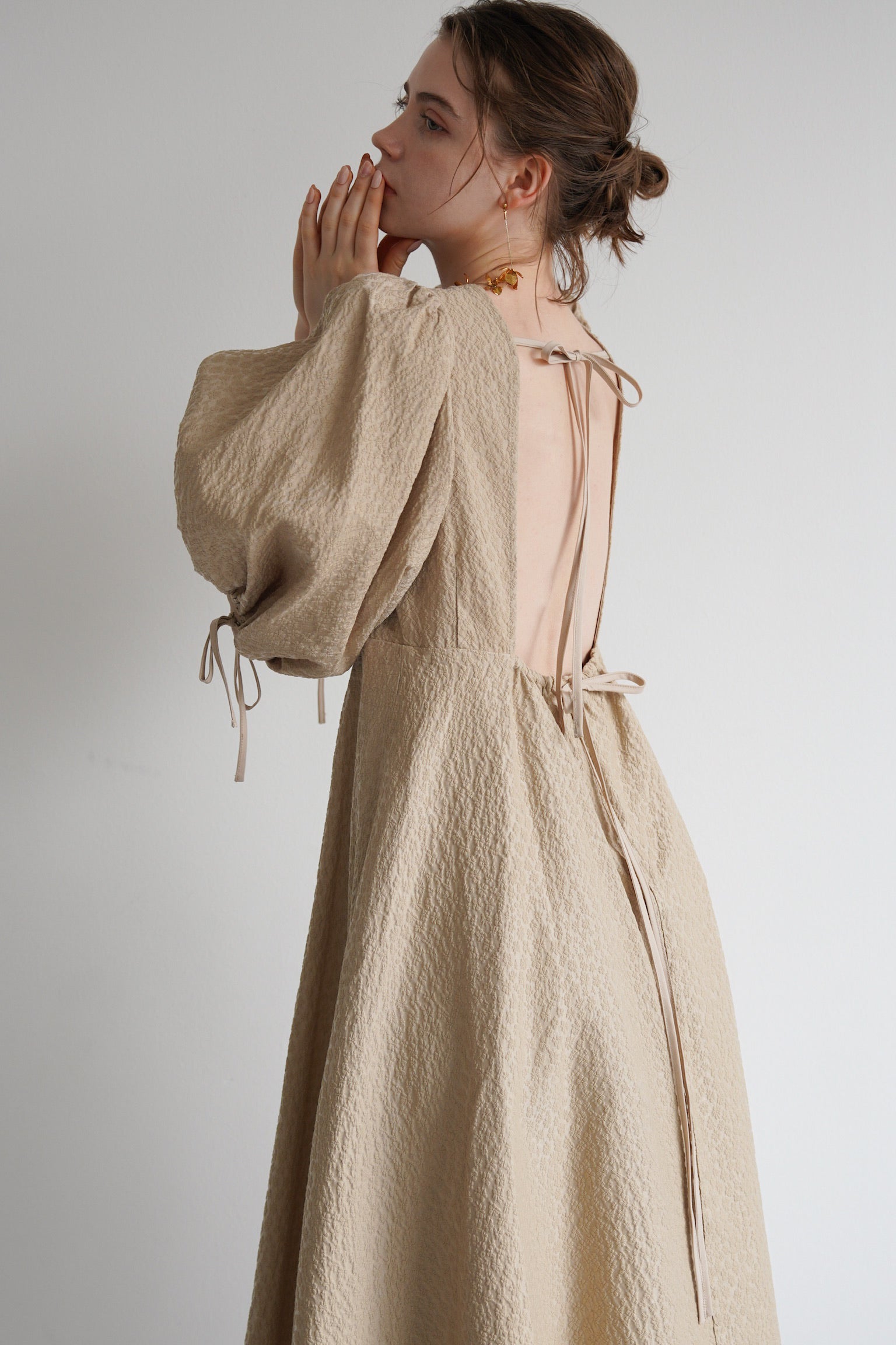 back open volume one-piece – Acka online store