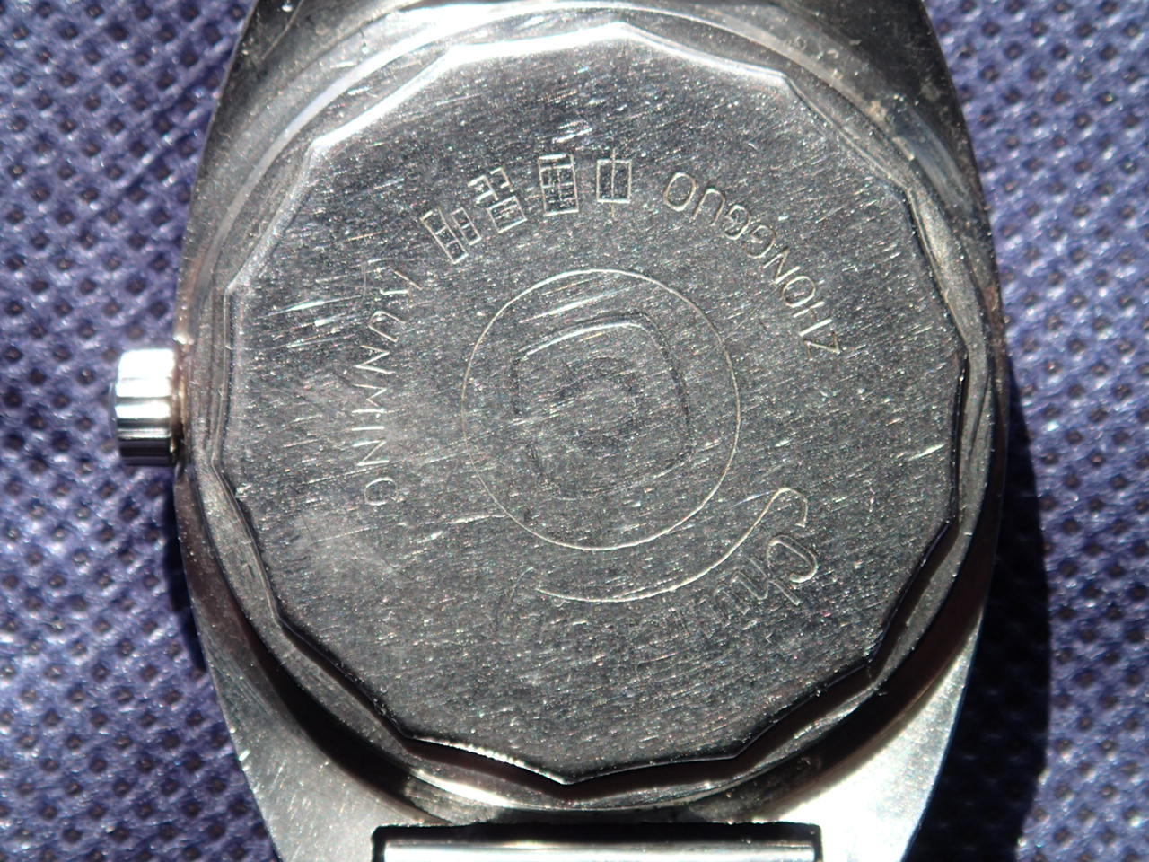 朝鮮人民軍創建60周年記念中国時計」：なかなかシブイ時計、時間も