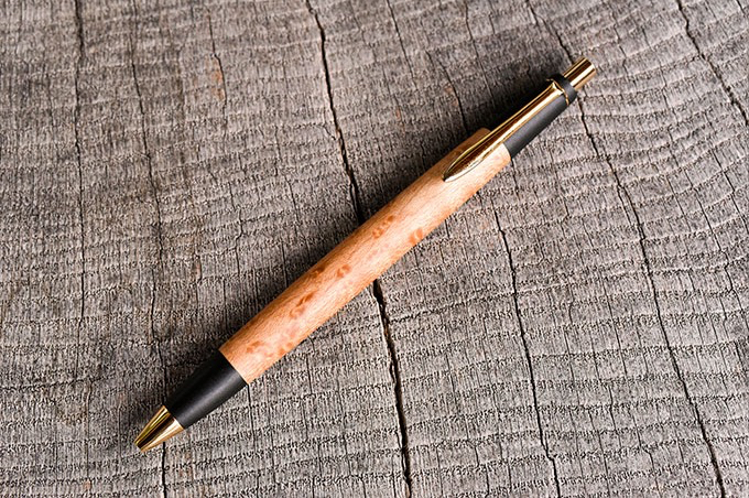 カエデのペンの経年変化 | 野原工芸｜作り手の裏話