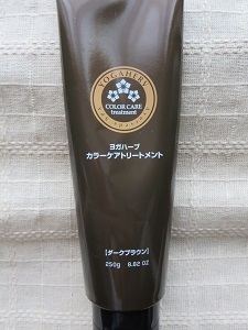 生協で購入【ヨガハーブ トリートメントディープカラー】を使ってみた