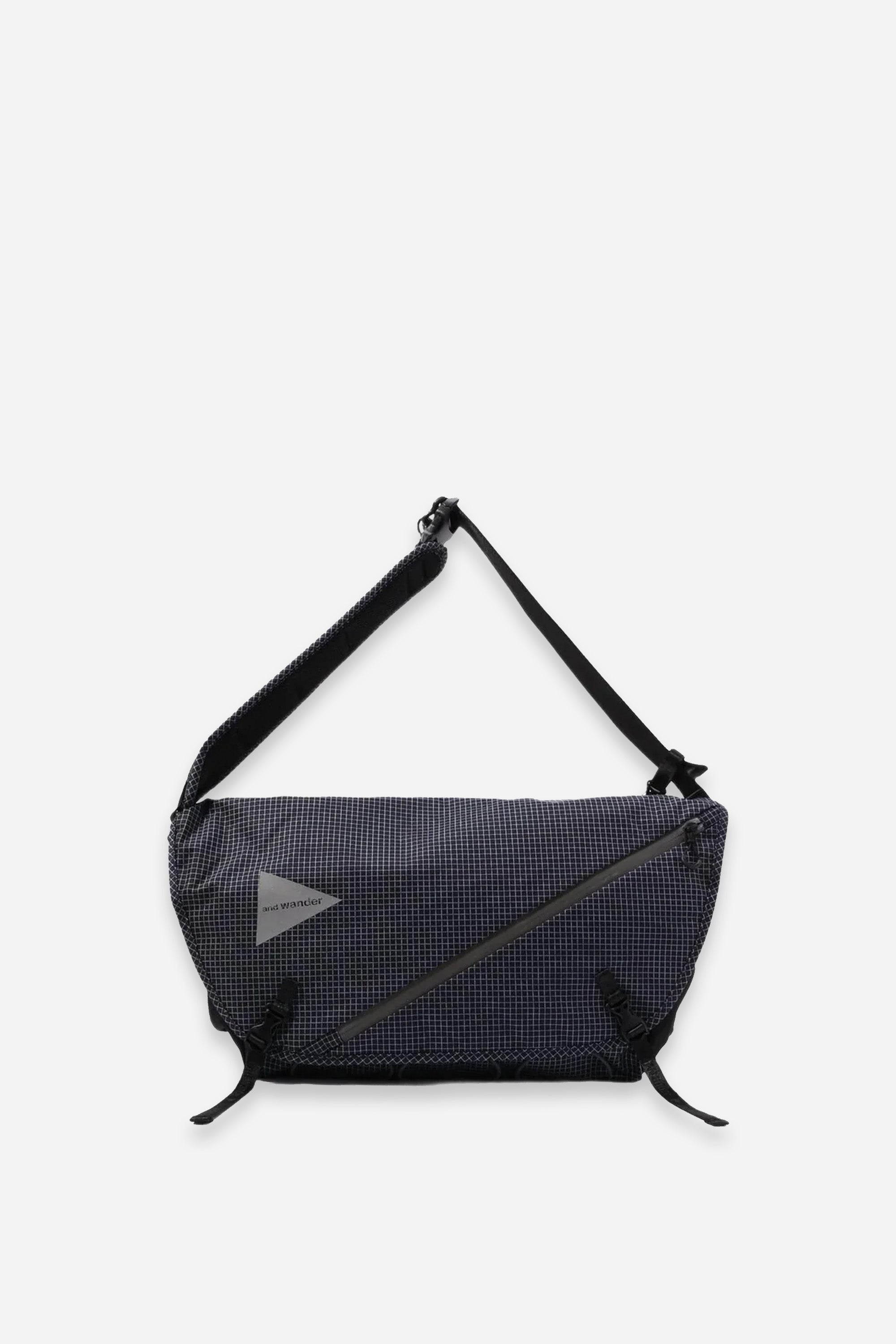 and Wander Ocean Rip Messenger Bag D.Navy