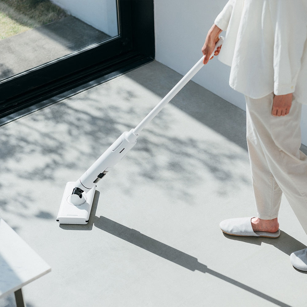 毎日の掃除が変わる 進化したホバー式クリーナー BALMUDA The Cleaner