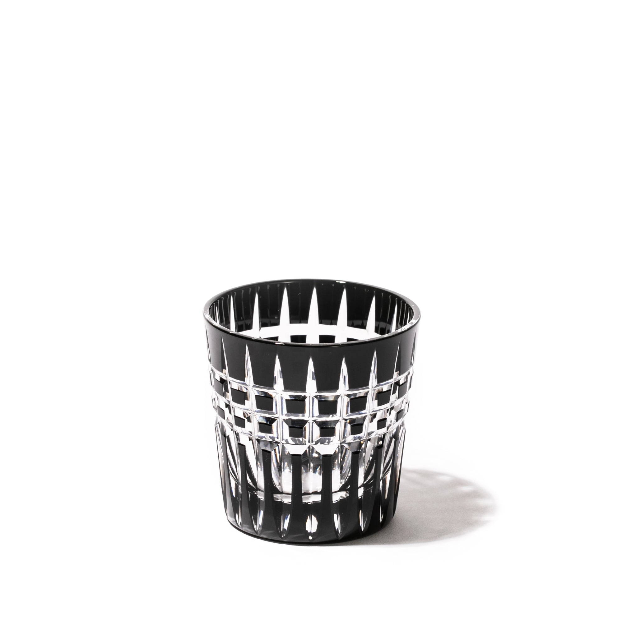江戸切子「黒」 三筋格子 冷酒杯 ｜江戸切子グラスならTABLEAU ONLINE