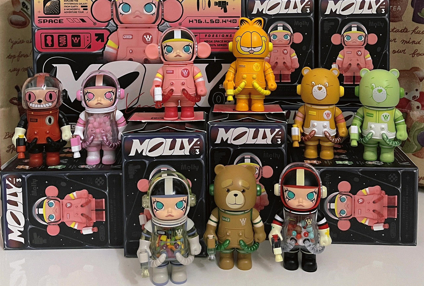 SPACE MOLLY MEGA 100% Series 3 – TOYSEZ