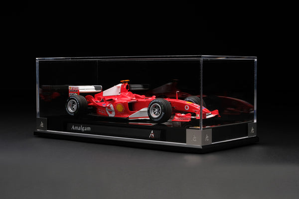 フェラーリ F2004 を 1:18 スケールで紹介 – Amalgam Collection