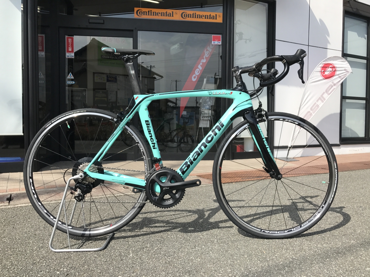 CK16 蛍光チェレステカラー Bianchi カーボンロードバイクの入荷