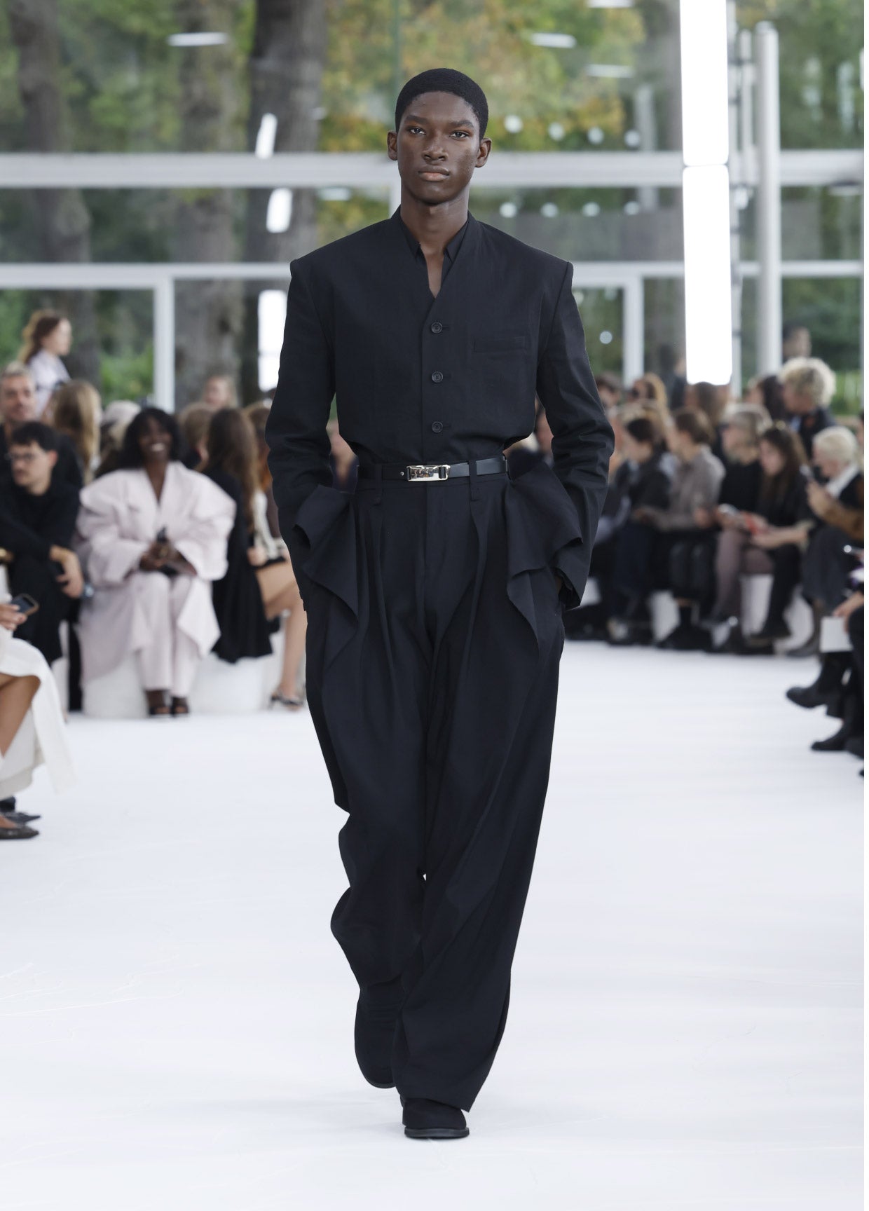 ISSEY MIYAKE SPRING SUMMER 2025 コレクション 16 – isseymiyake.com