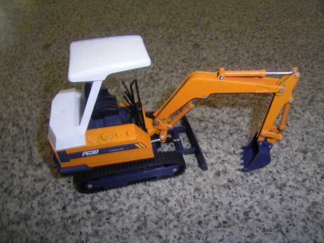 なつかし建機ミニチュア その4 コマツPC30 - KYOWA 建設機械の販売から