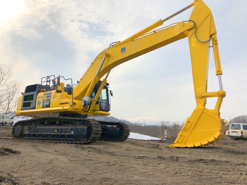 岡本グループ ｜ コマツ製 油圧ショベル PC490LC-11 導入しました。