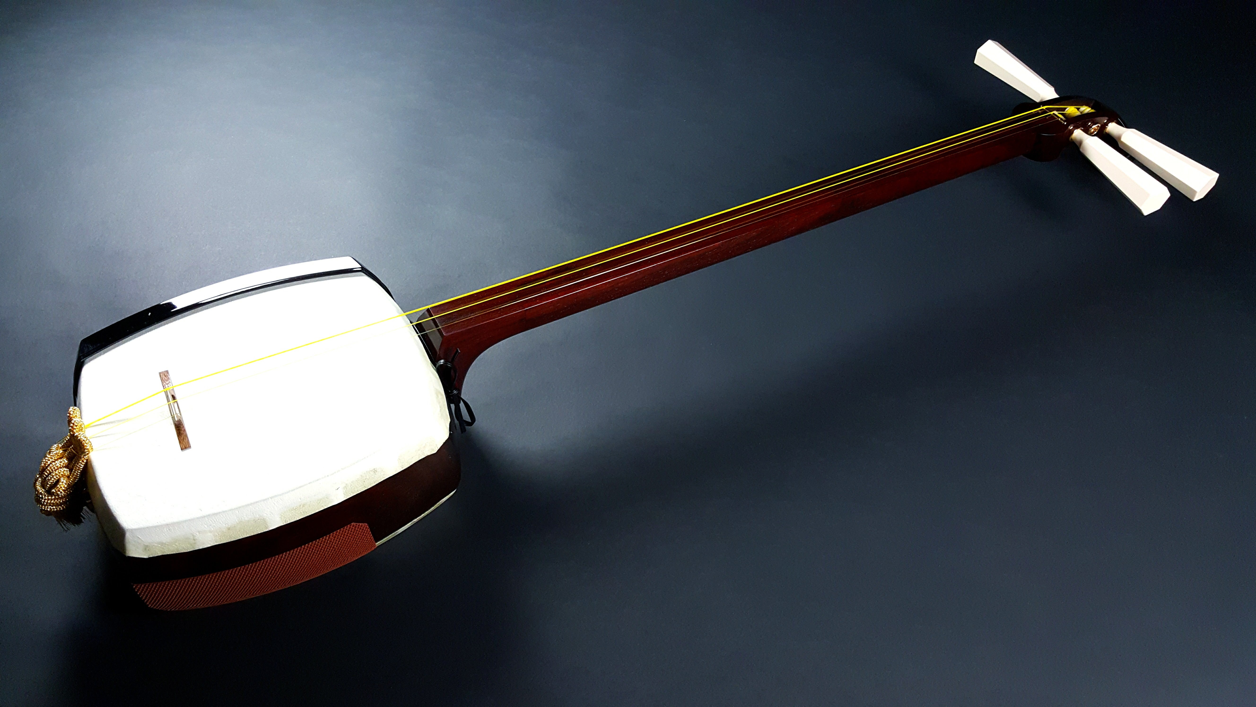 Shop （特上）津軽紅木三味線（子持ち綾杉胴付） at 和楽器市場·新館