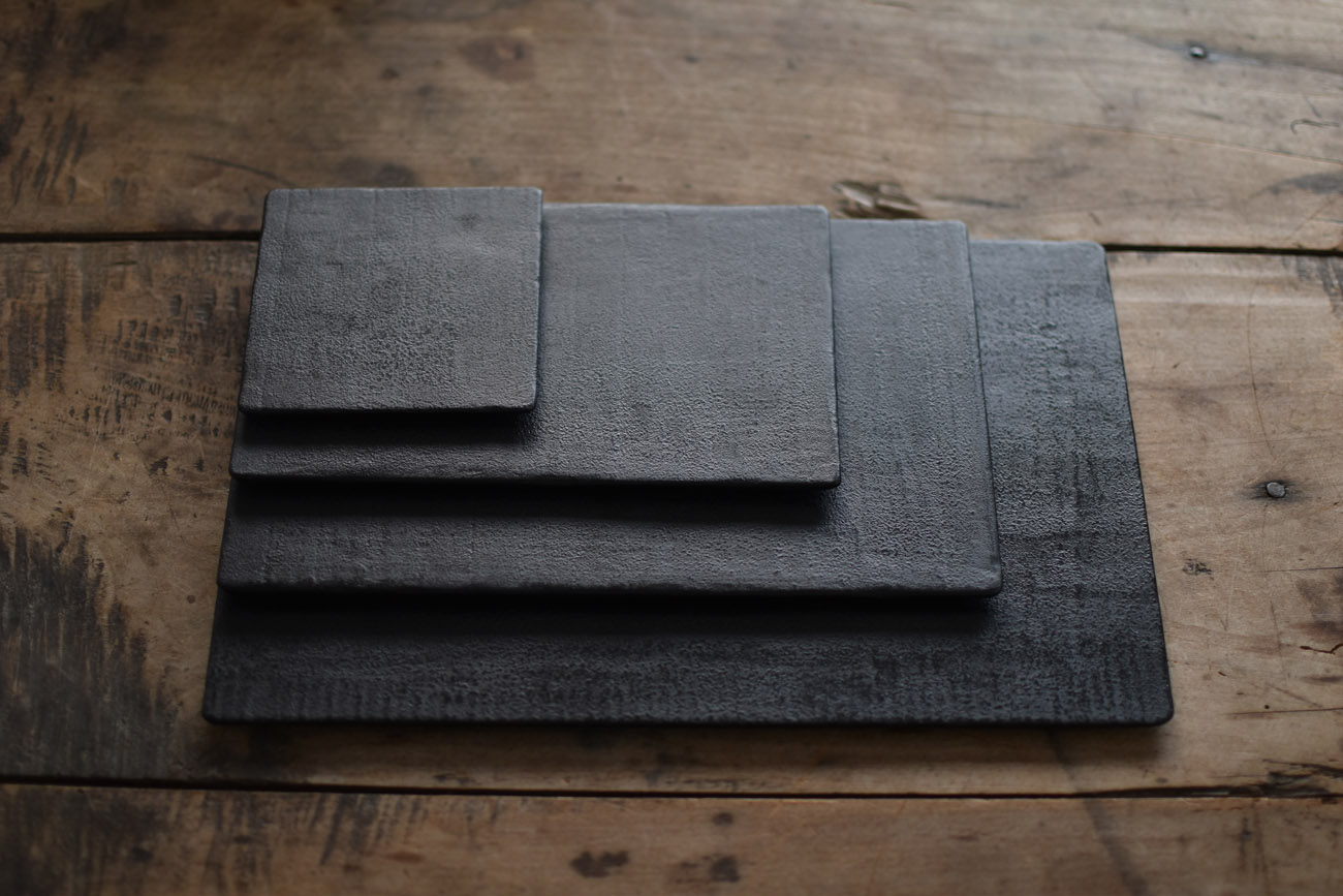 杉田明彦　スレート折敷　2点 DSC05225_1600x.jpg?v=1631259811