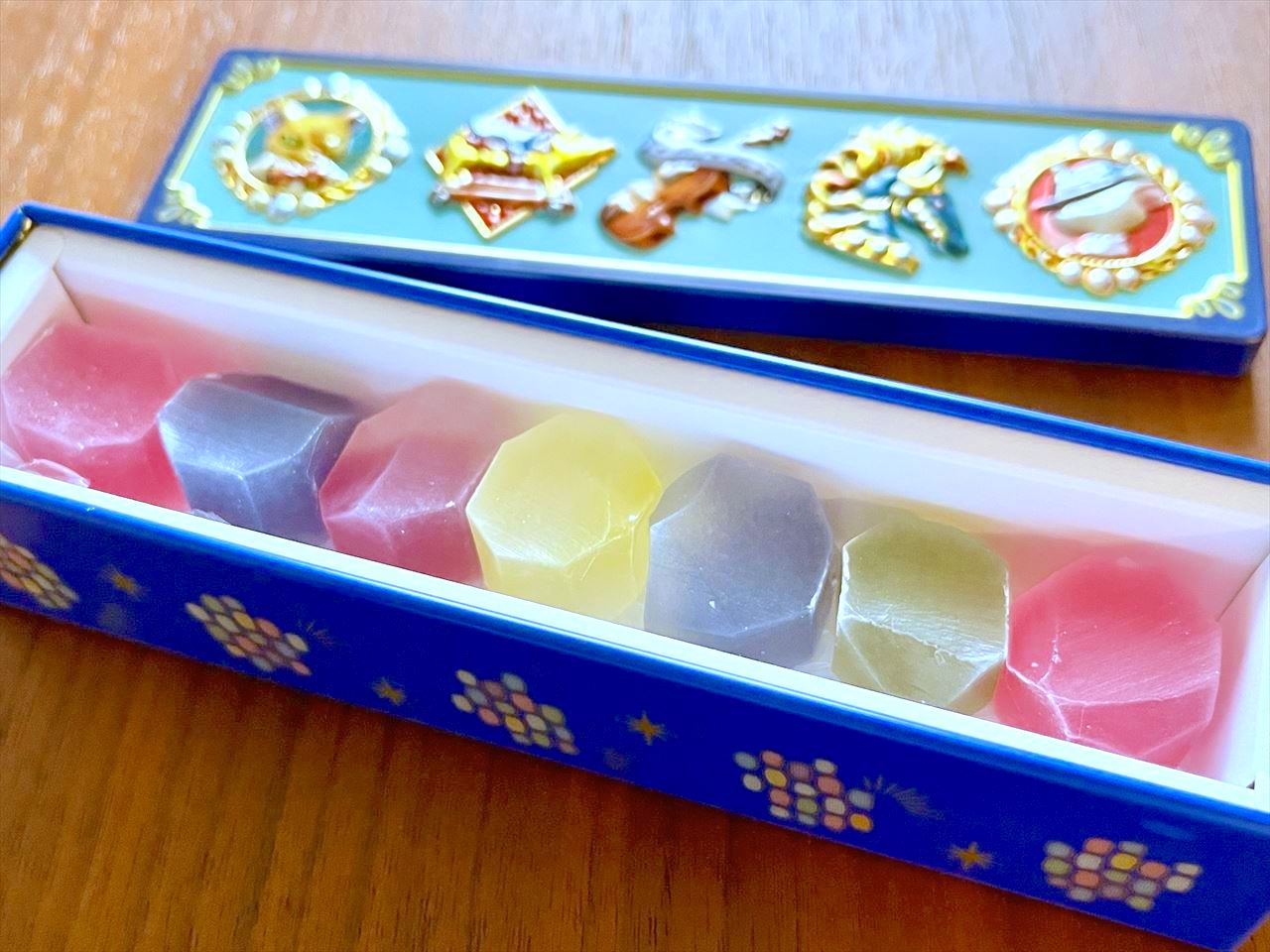 ジブリパークおすすめ土産】洞窟にある光る石をイメージした琥珀糖