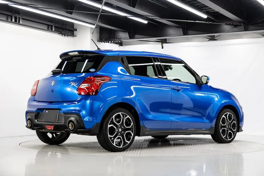 スピーディブルーメタリックがカッコいい！装備も満載の1台！！平成31