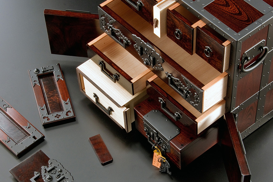 北前船と共に発展した「船箪笥」（福井） || THE COVER NIPPON