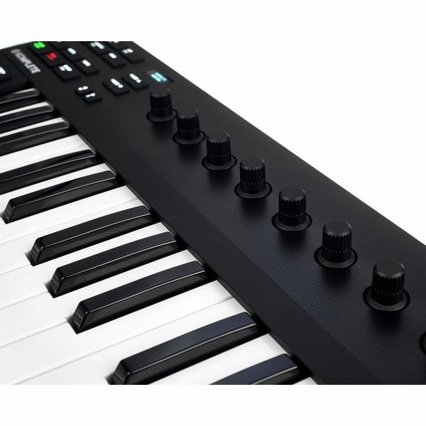 Native Instruments Komplete Kontrol M32 – United States