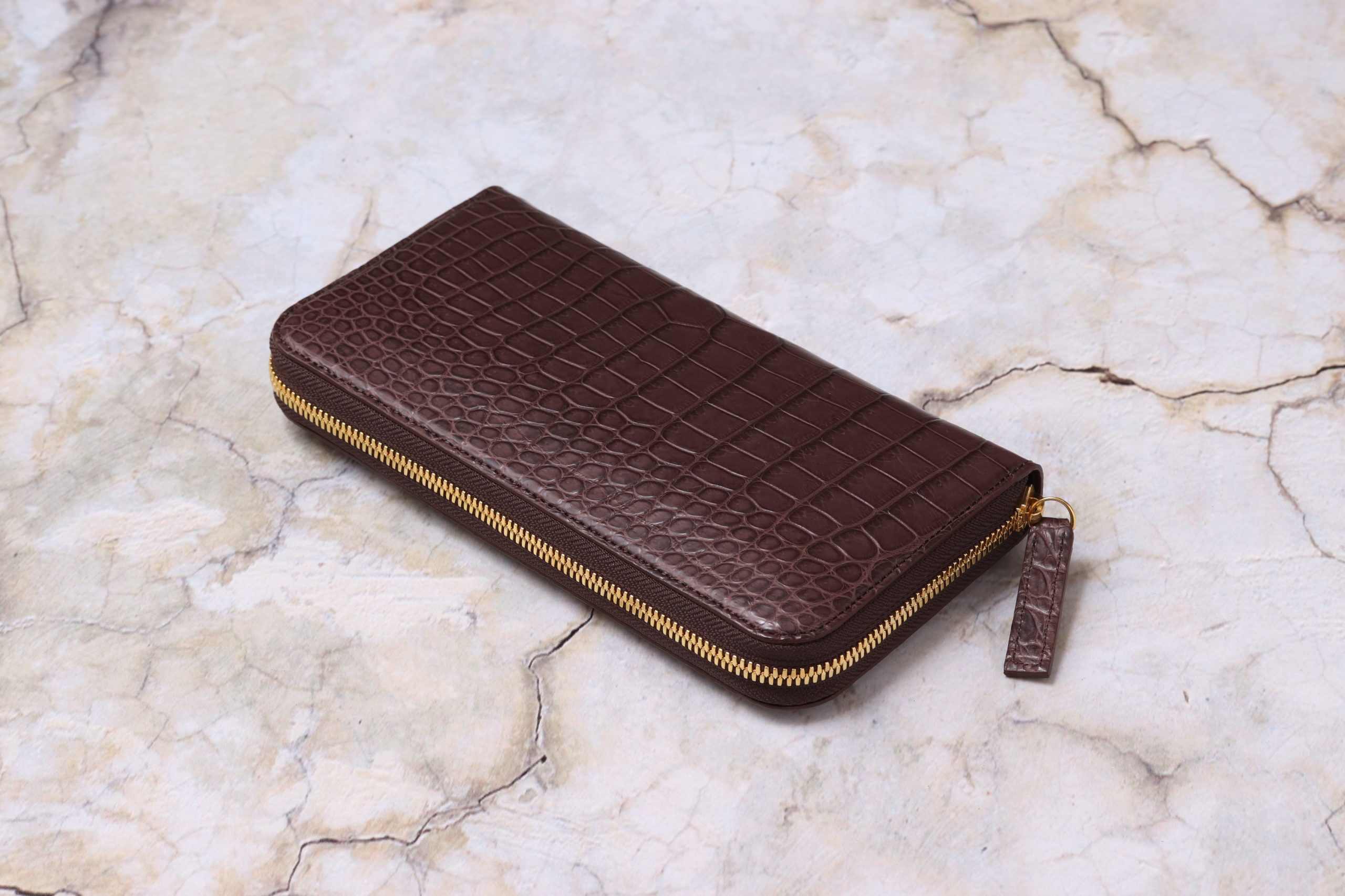 新シリーズ第一弾、スモールクロコダイルラウンドファスナー長財布