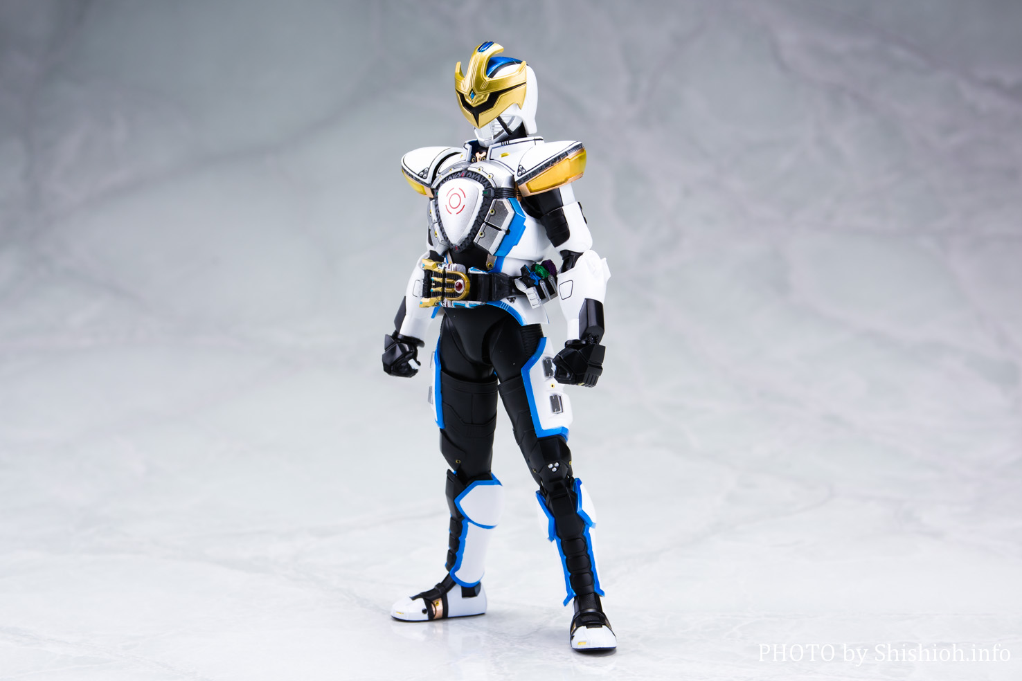 レビュー】 S.H.Figuarts（真骨彫製法） 仮面ライダーイクサ セーブ