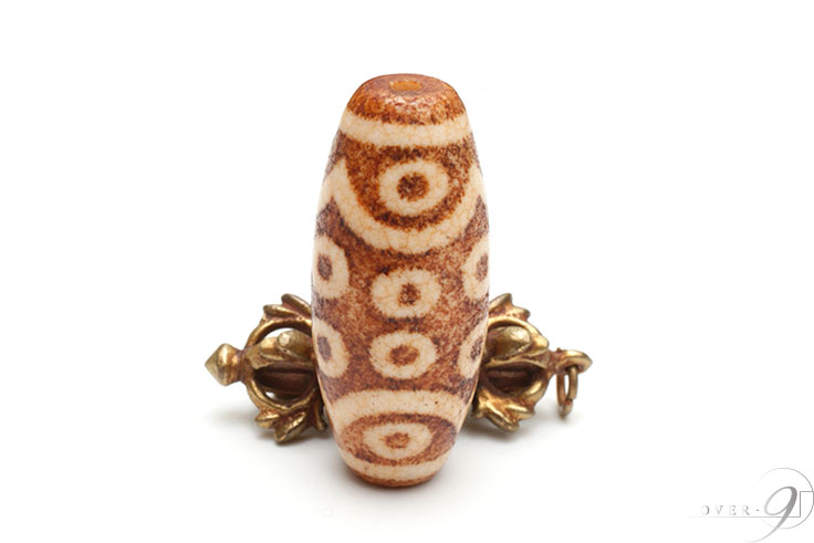 上肯龍紋天珠‼️西蔵護摩供龍紋虎牙財神、虎牙貴人、双虎牙、如意宝珠天珠4点セット 上肯天珠・虎牙三眼天珠 – 天然石の店 ふうちゃん