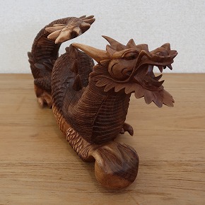 楽天市場】ドラゴンの木彫り 龍の木彫り スワール無垢材 左向き 40cm