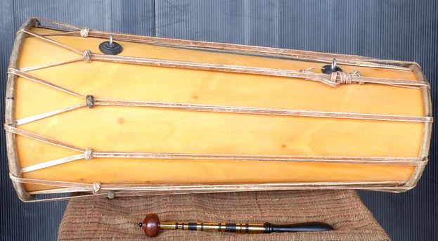 楽天市場】ガムランの両面太鼓≪クンダン≫＝大＝ (バチ付き