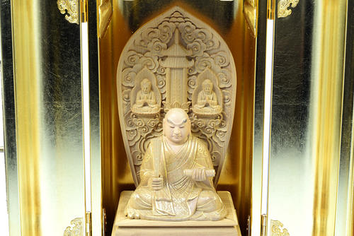 Bフライデー仏像☆香木材 三宝尊付 日蓮上人(日蓮聖人)像2.5寸☆眼