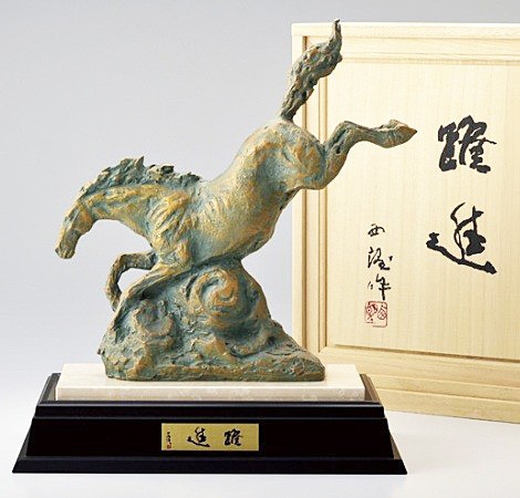 木製馬の彫刻 約50センチ×30センチ 木製馬の彫刻 約50センチ×30センチ