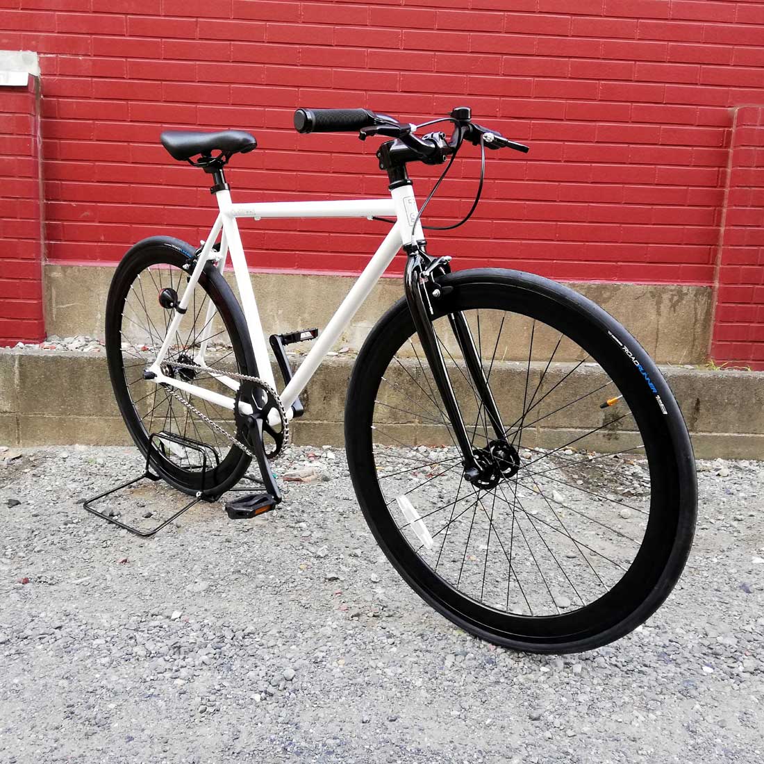 カスタム ピストバイク ドリルドエアロリム × ホワイトウォールタイヤ