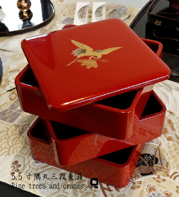 楽天市場】5.5寸隅丸三段重箱 朱塗り 松喰鶴 : 漆器 久太郎