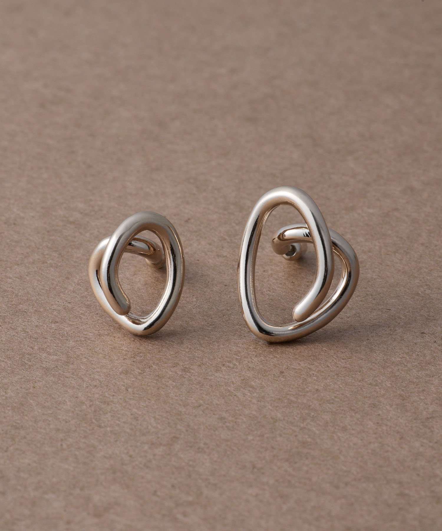 ete｜[ドロー] ワンストローク ピアス | Rakuten Fashion(楽天