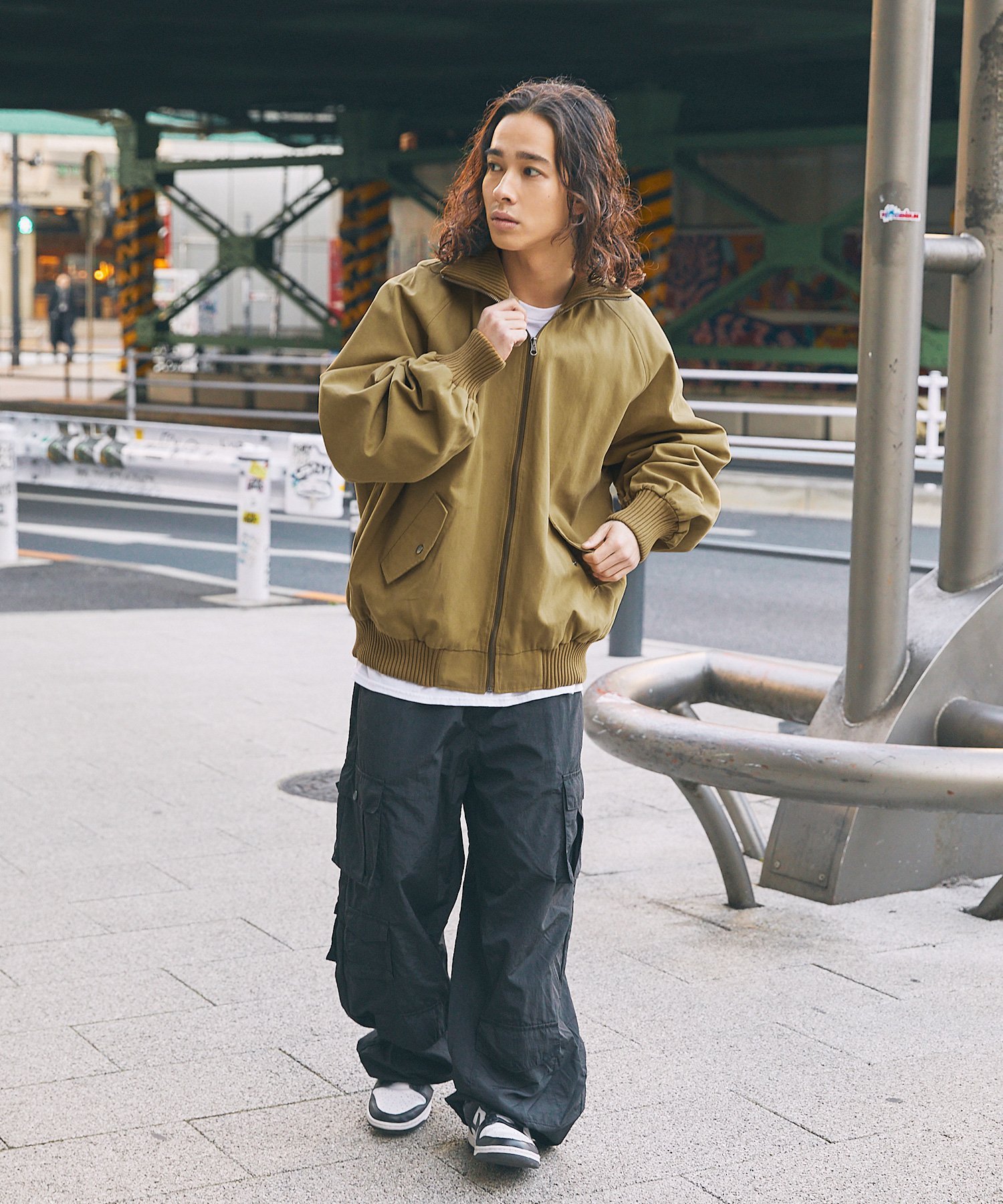 THE CASUAL｜オーバーサイズリブハイネック シンセティックレザー