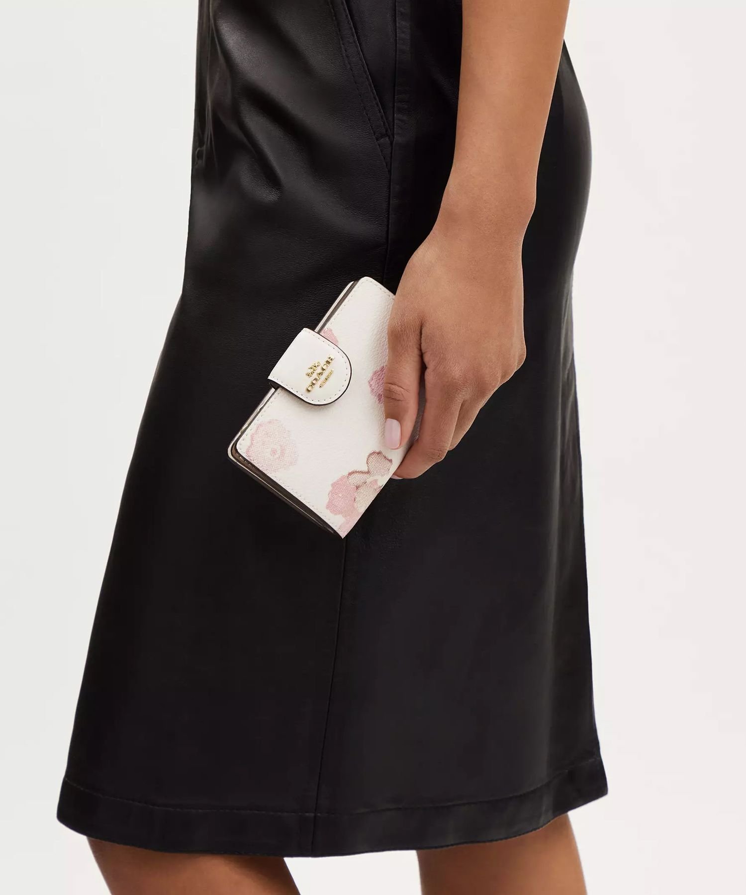 COACH OUTLET｜【公式】ミディアム コーナー ジップ ウォレット