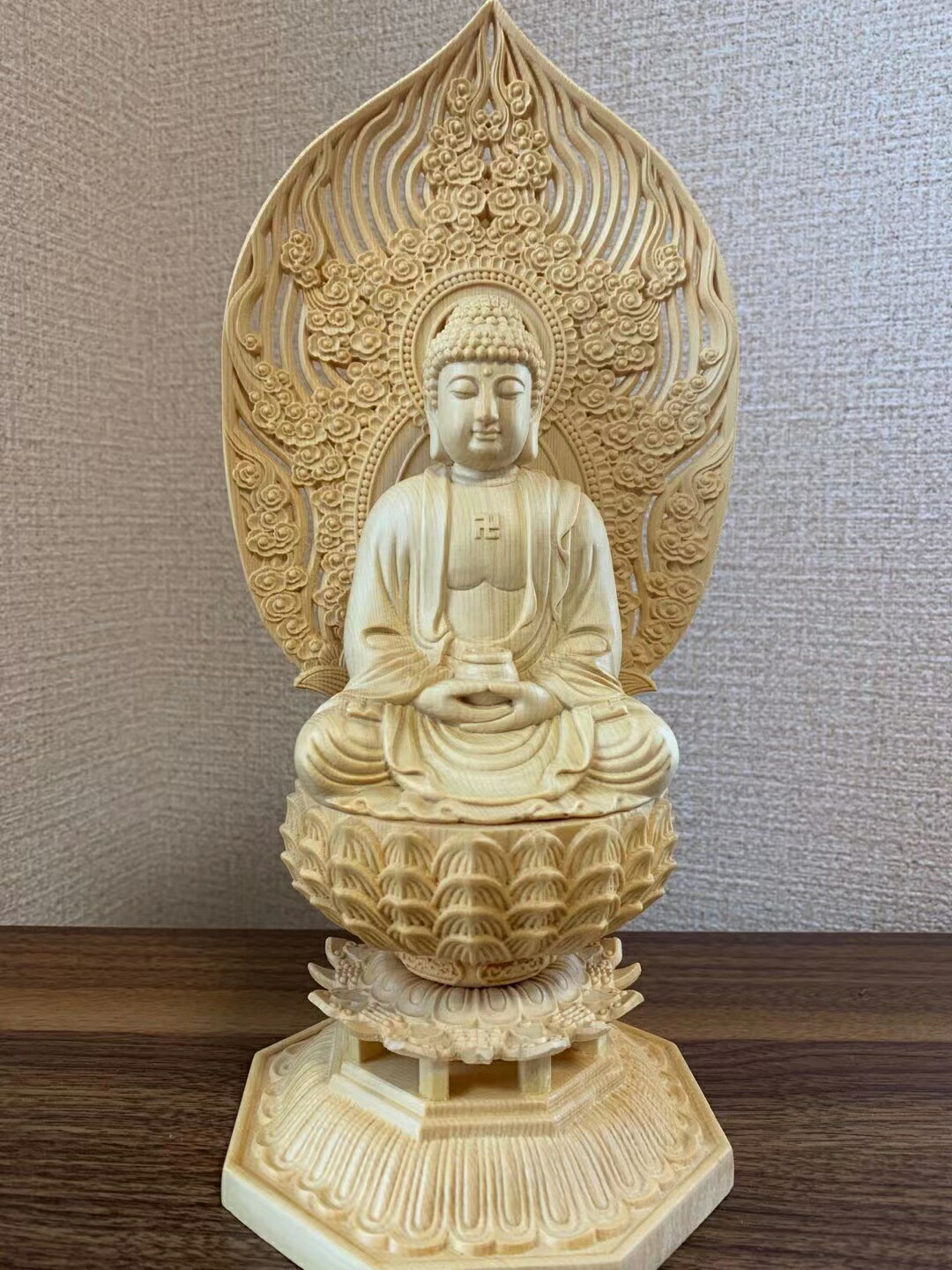 釈迦如来坐像 お釈迦さま 像のみ 金彩有#328 ◇白檀 木彫 仏像 【公式