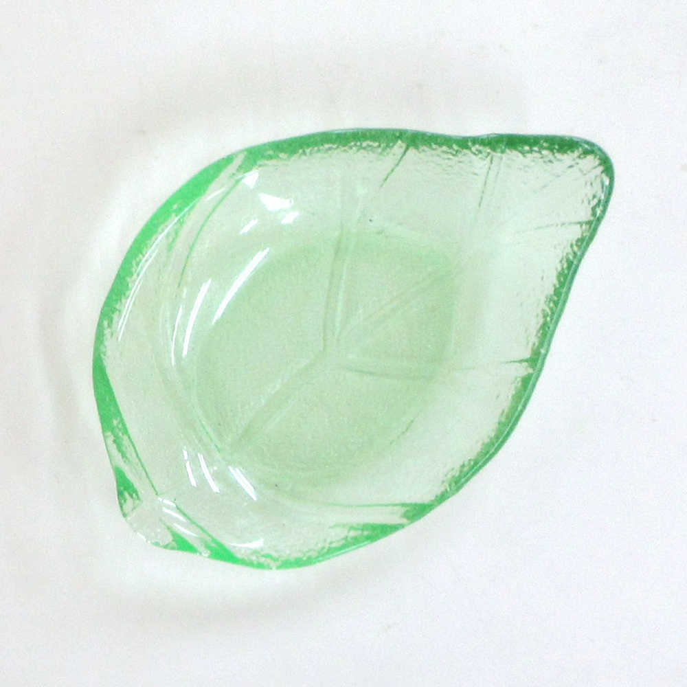楽天市場】小皿 ガラス皿 緑 10cm｜涼しげな透明感 薬味皿 デザート皿