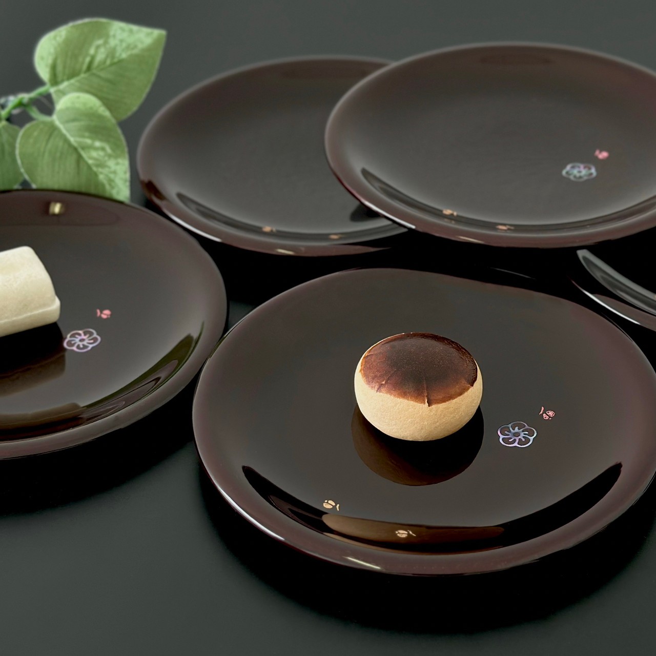 楽天市場】【LINEお友達登録で5%OFFクーポン】 銘々皿 5.0寸 溜 貝貼梅