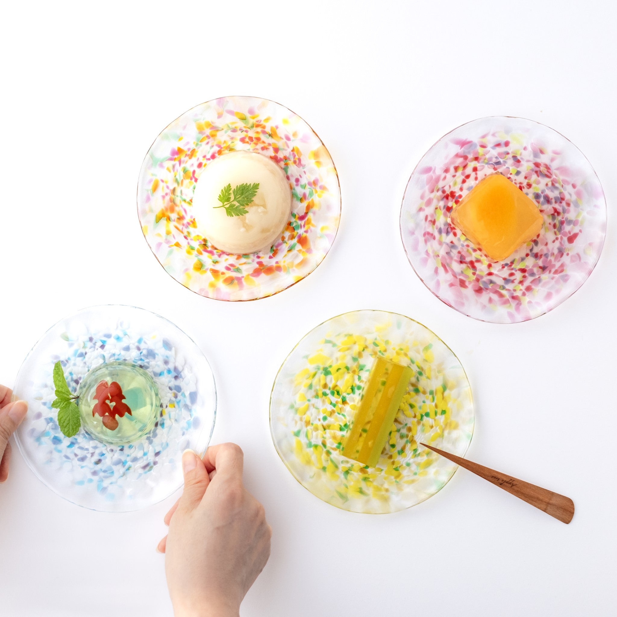 津軽びいどろ にほんの色 ふうけい 小皿 雪の灯 | オフィシャル