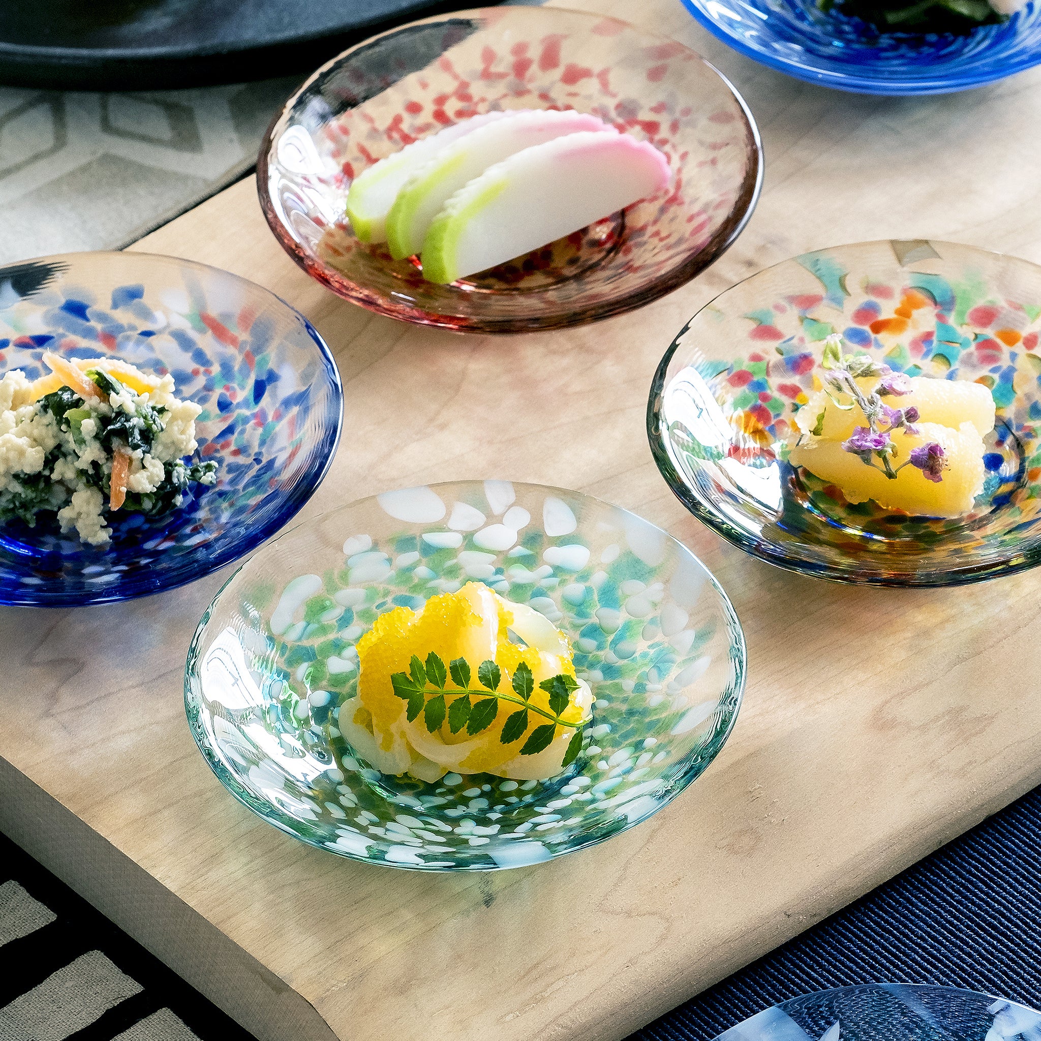 津軽びいどろ 色色豆皿 みずばしょう | トルコブルーのドット柄が