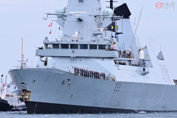 12年ぶりの来日 イギリス的「イージス艦」てっぺんで”巨大な玉”と”黒板