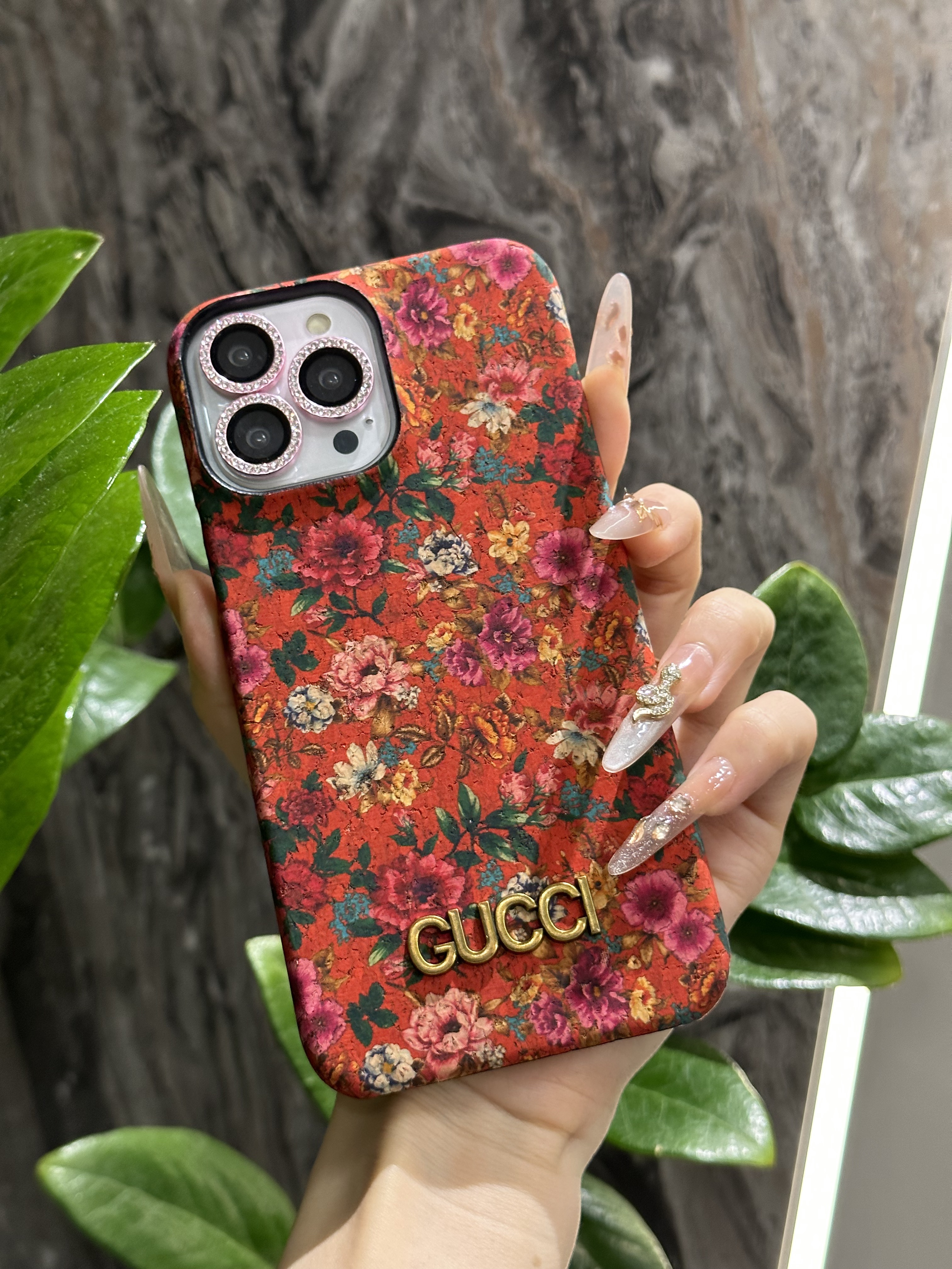 グッチ iPhone16 Pro Maxケース 花畑 フラワー GUCCI iPhone16 Pro