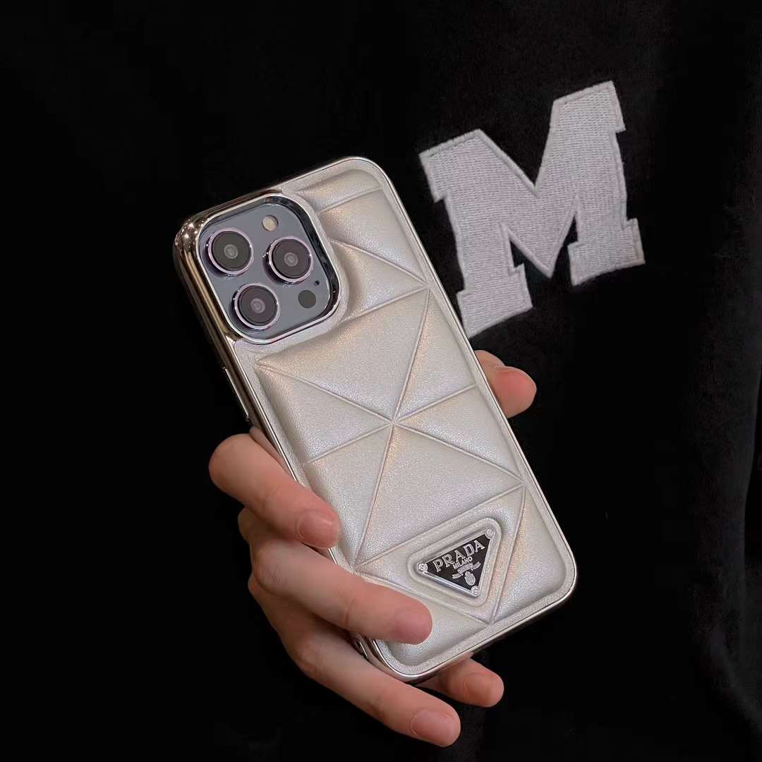プラダ iPhone15 Pro/14 Proケース トライアングル パデッド PRADA