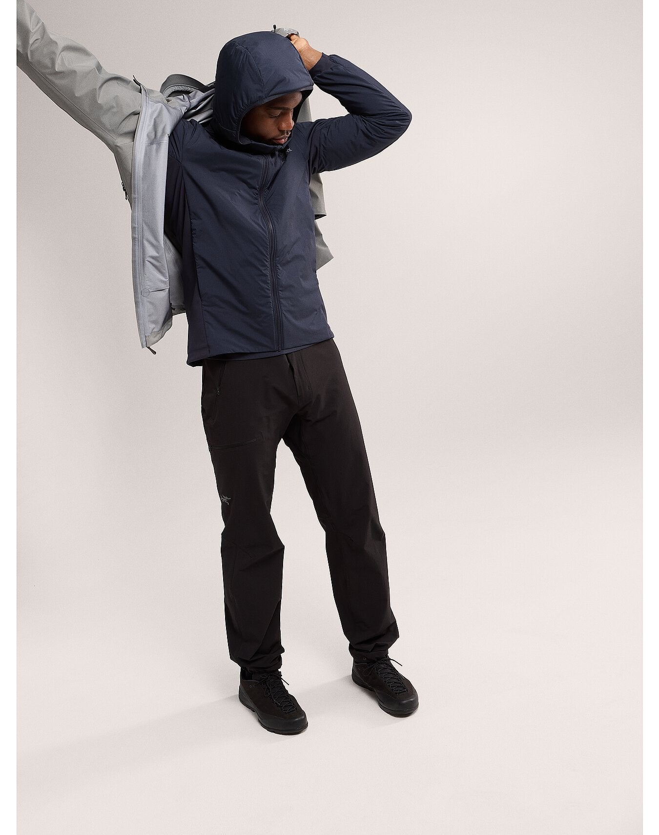 ARC'TERYX ATOM HOODY MEN'S Black Sapphire – Victory Outdoor