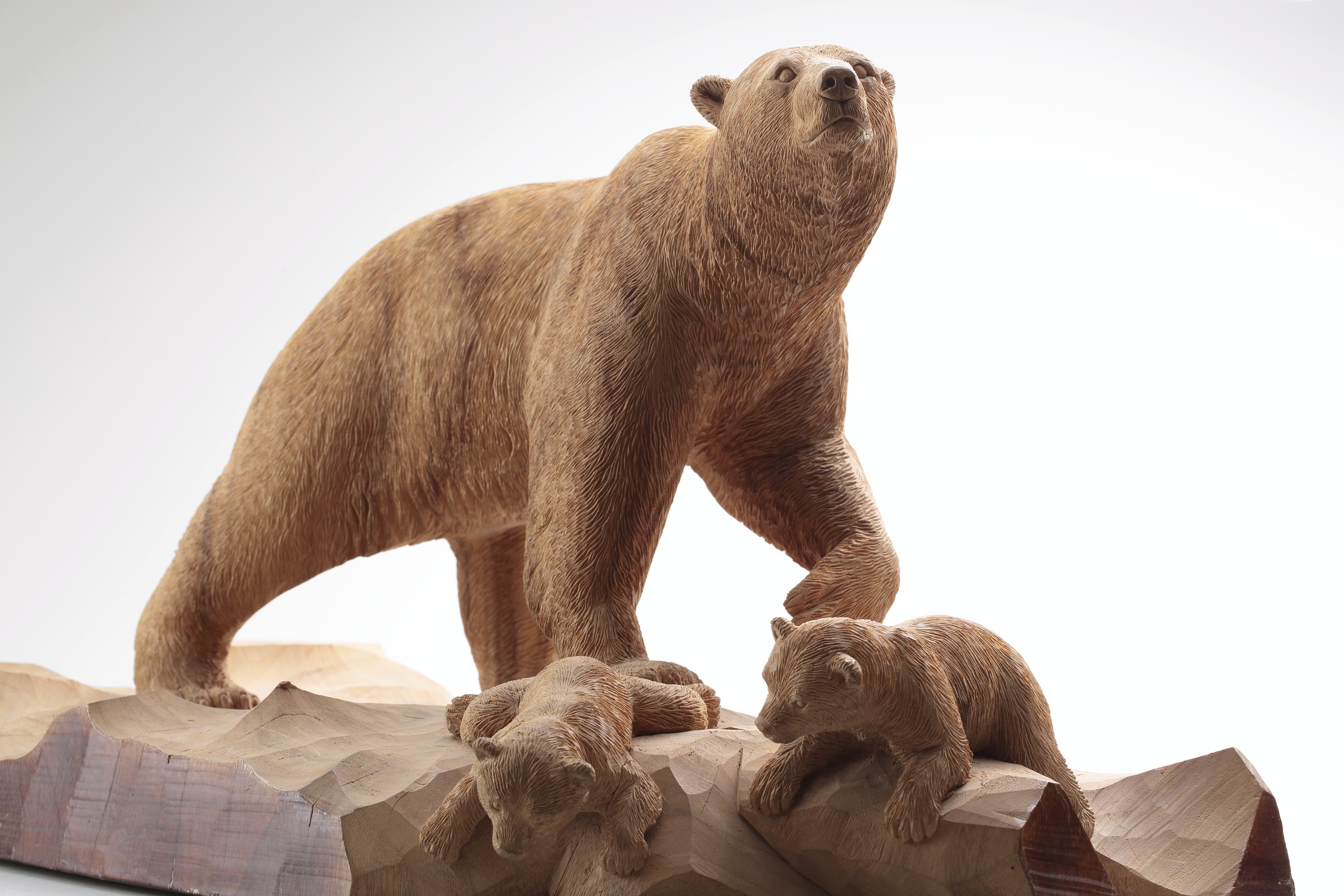 木彫り熊の申し子 藤戸竹喜 アイヌであればこそ|【公式】東京都千代田