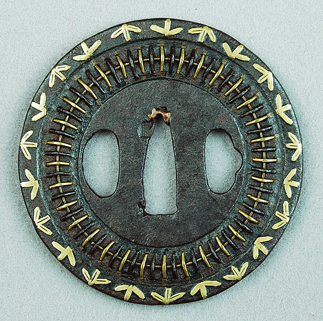 鍔 無銘（信玄） 百足文 | 日本刀・刀剣・名刀・短刀の販売・通販