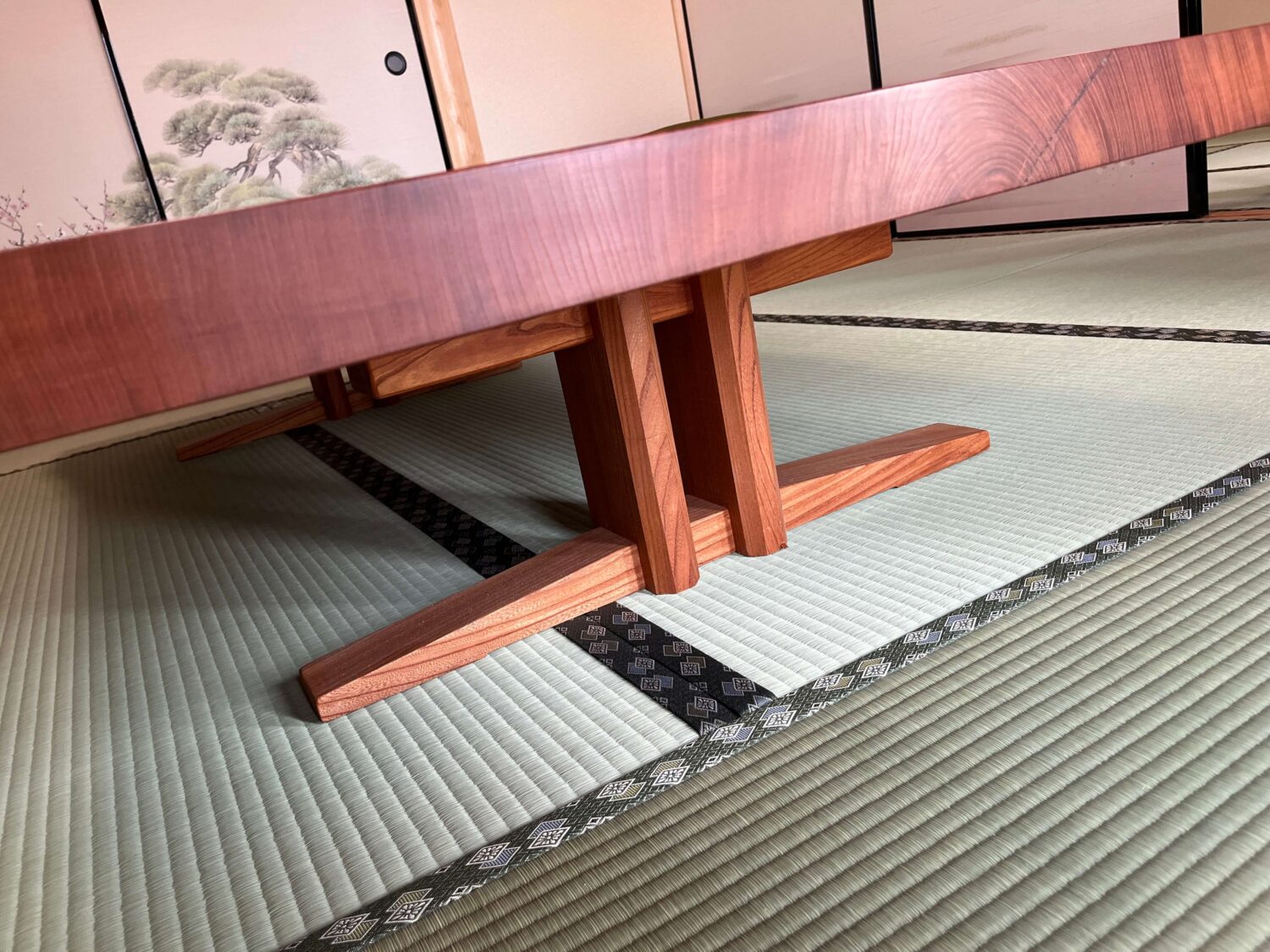 欅の2000mm座卓を納品(香川県丸亀市Y様) - 一枚板テーブル制作の手作り