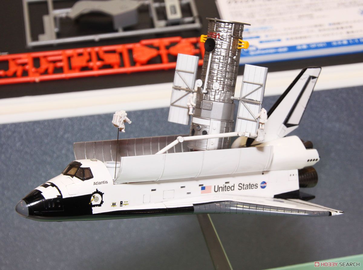 ハッブル宇宙望遠鏡＆スペースシャトル オービター w/宇宙飛行士