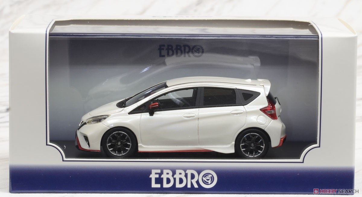 NISSAN NOTE NISMO S Brilliant White Pearl (ミニカー) - ホビー