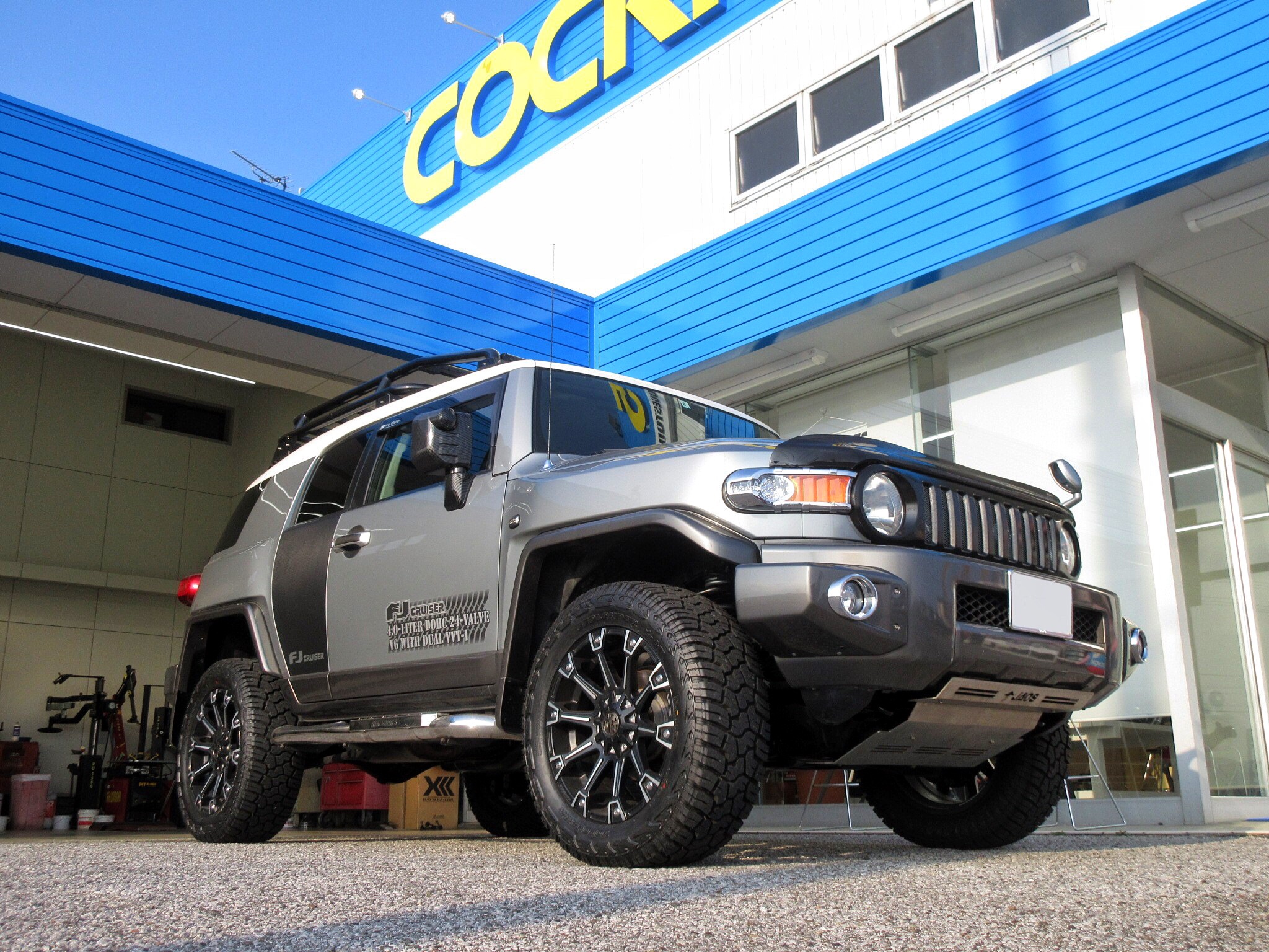 もともと車高が高い4WD車をリフトアップすると圧巻の迫力に仕上がり