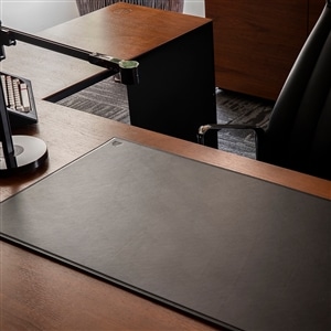 IXC by Pinetti （イクスシーバイ ピネッティ）- レザーデスクマット