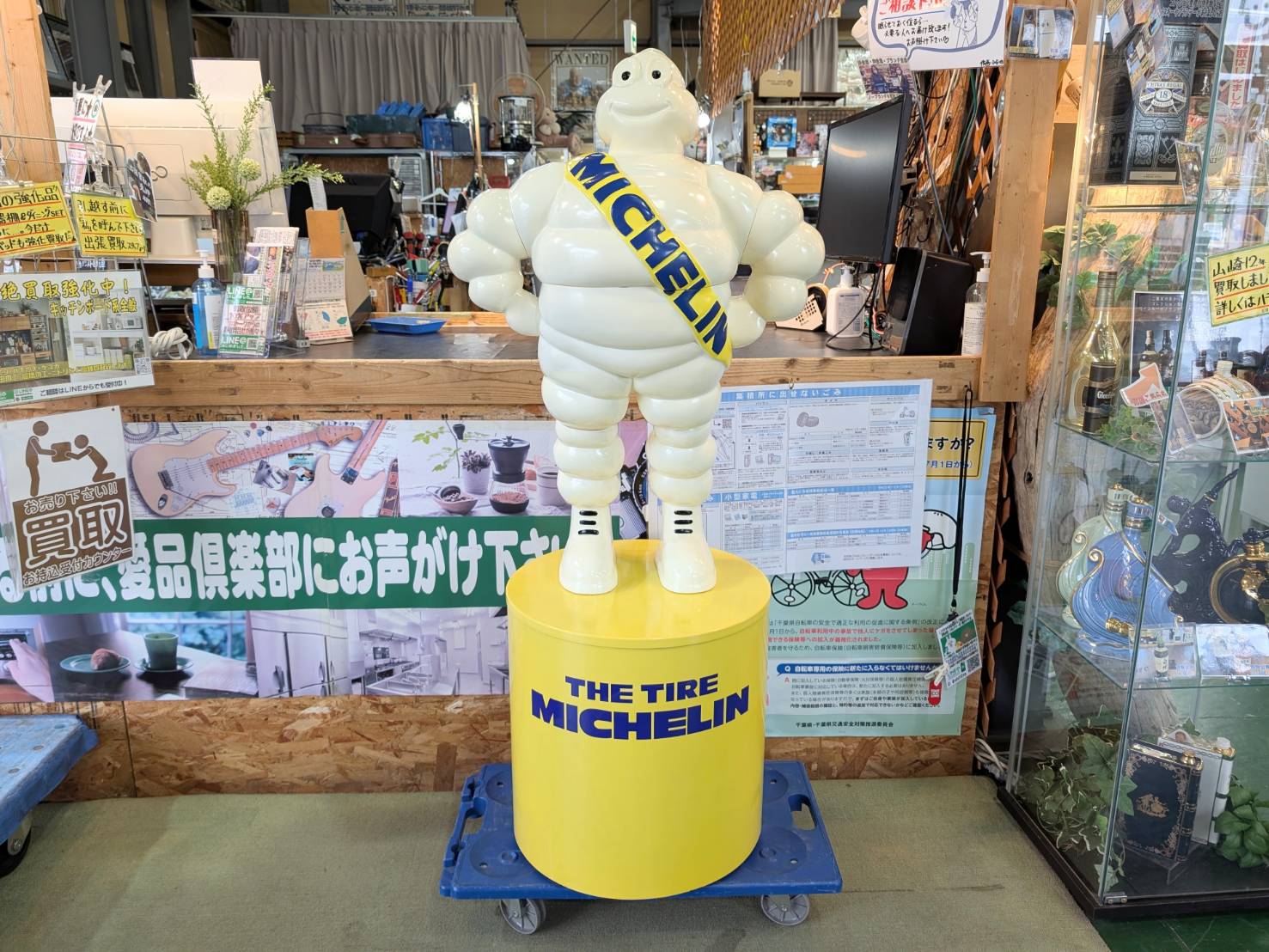 ミシュランマン ビバンダム 人形 フィギュア 高さ約134cmを店頭にて